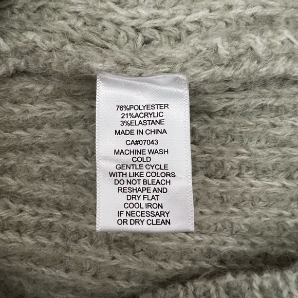 Moon&Madison - Knit Turtleneck Sweater - Picture 4 of 5